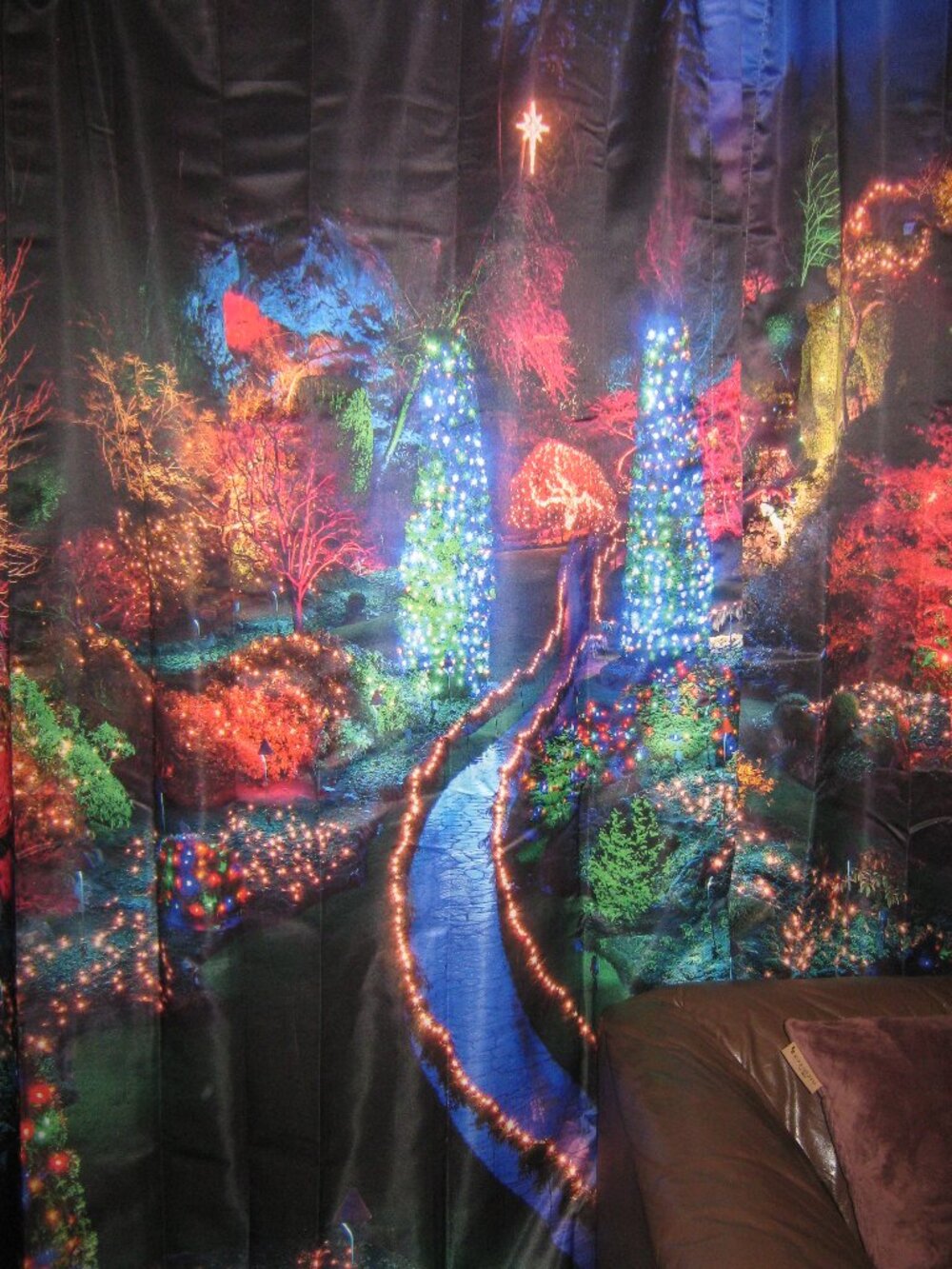 NWT Amazing Butchart Gardens Christmas Lights 108 x 84, 2 panels - opaque - Picture 2 of 6